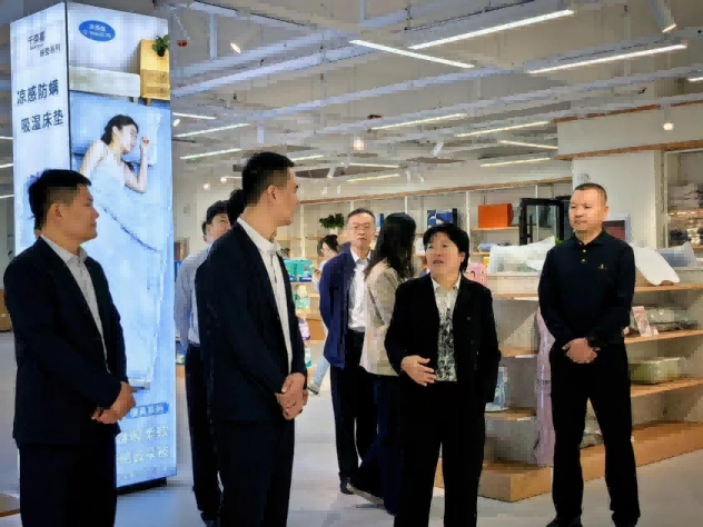 【领导关怀｜潍坊市政府副市长陈端梅带队到锡心特卖调研养老产业】